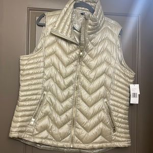 Gold vest never worn tags still on